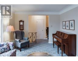 304 BURLINGTON CRESCENT - 12