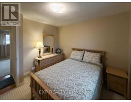304 BURLINGTON CRESCENT - 34