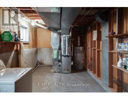 304 BURLINGTON CRESCENT - 43