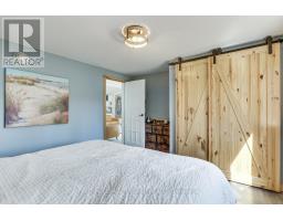 7933 KATHARINE CRESCENT - 12
