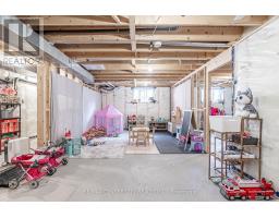 40 LIVINGSTONE DRIVE - 27