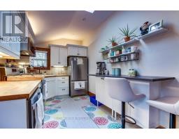 2517 QUEEN STREET - 11