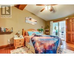 2517 QUEEN STREET - 16
