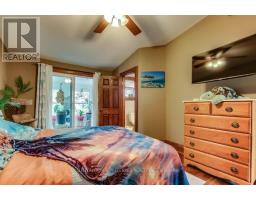 2517 QUEEN STREET - 17
