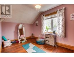 2517 QUEEN STREET - 23