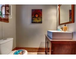 2517 QUEEN STREET - 27