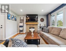64 HAWKESBURY AVENUE - 10