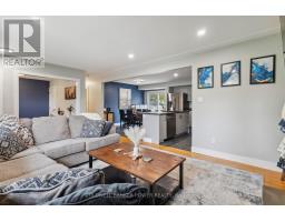 64 HAWKESBURY AVENUE - 12