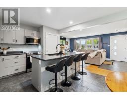 64 HAWKESBURY AVENUE - 16