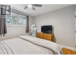64 HAWKESBURY AVENUE - 23