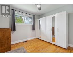 64 HAWKESBURY AVENUE - 24