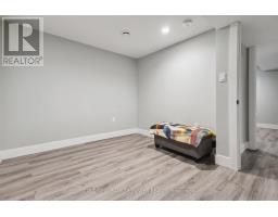 64 HAWKESBURY AVENUE - 34