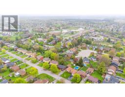 64 HAWKESBURY AVENUE - 46