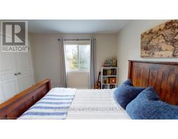 32 VALLEYVIEW CRESCENT - 34
