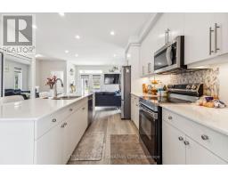 21 - 990 DEVERON CRESCENT - 20
