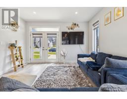 21 - 990 DEVERON CRESCENT - 28