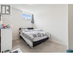 21 - 990 DEVERON CRESCENT - 37