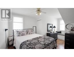 46 HILL STREET - 32