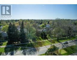 809 - 600 GRENFELL DRIVE - 26