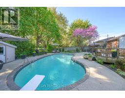 36 LUTON CRESCENT - 12