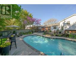 36 LUTON CRESCENT - 13
