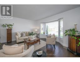36 LUTON CRESCENT - 18