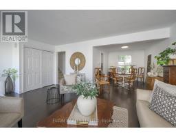 36 LUTON CRESCENT - 20