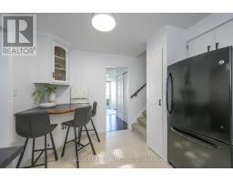 36 LUTON CRESCENT - 24