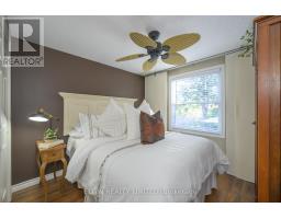 36 LUTON CRESCENT - 28