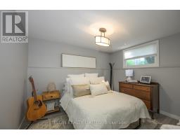 36 LUTON CRESCENT - 33