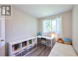 16 - 1535 TROSSACKS AVENUE - 17