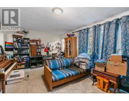 20 - 20 ST CHARLES PLACE - 11