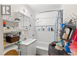 20 - 20 ST CHARLES PLACE - 19