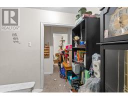 20 - 20 ST CHARLES PLACE - 22
