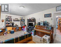 20 - 20 ST CHARLES PLACE - 9