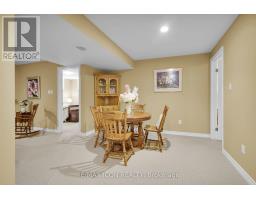 34 OAKWOOD LINKS LANE - 32