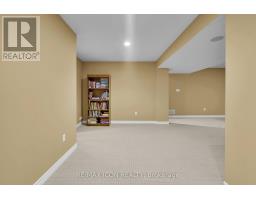 34 OAKWOOD LINKS LANE - 33