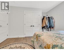 2096 CORONATION DRIVE - 34