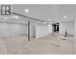 863 COLBORNE STREET N - 42