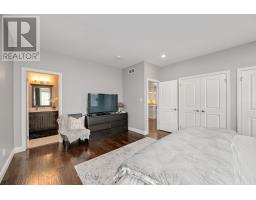 32 WILLIS AVENUE - 15
