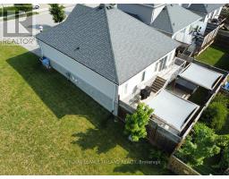 32 WILLIS AVENUE - 34