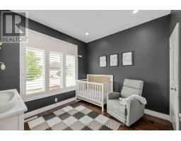 32 WILLIS AVENUE - 5