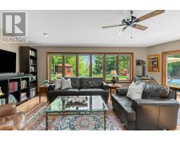 93 WAKEFIELD CRESCENT - 24