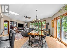 93 WAKEFIELD CRESCENT - 26
