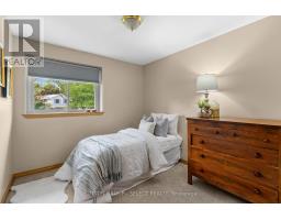 93 WAKEFIELD CRESCENT - 34