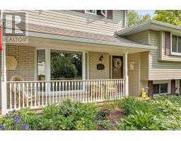 93 WAKEFIELD CRESCENT - 4