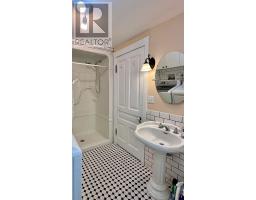 76 SARAH STREET - 32