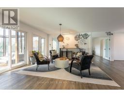26 LAWRENCE CRESCENT - 17