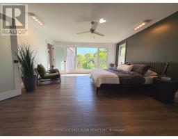 26 LAWRENCE CRESCENT - 18