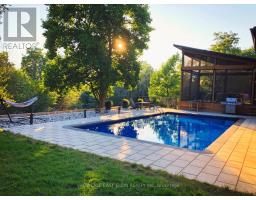 26 LAWRENCE CRESCENT - 2